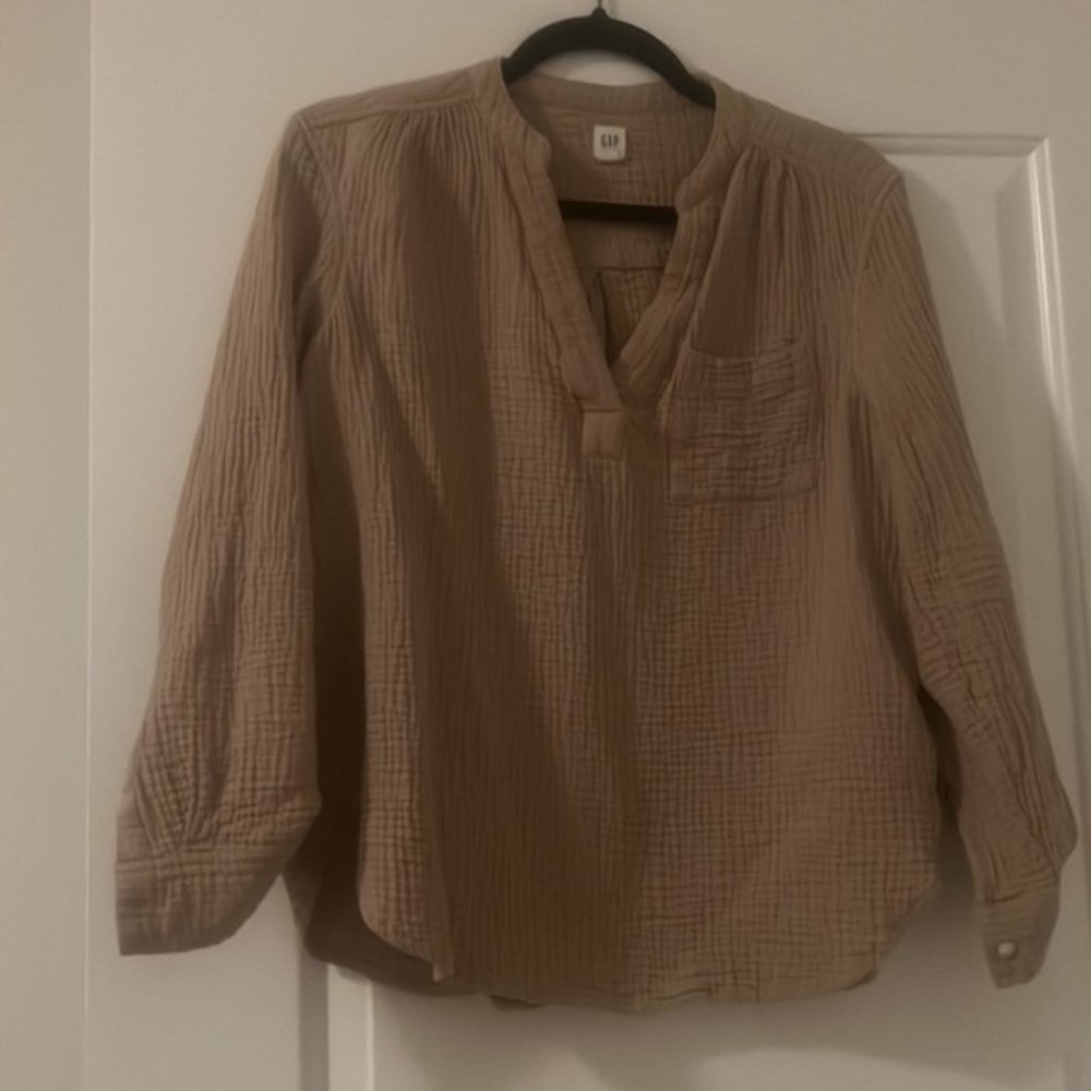 Gap long sleeve summer top